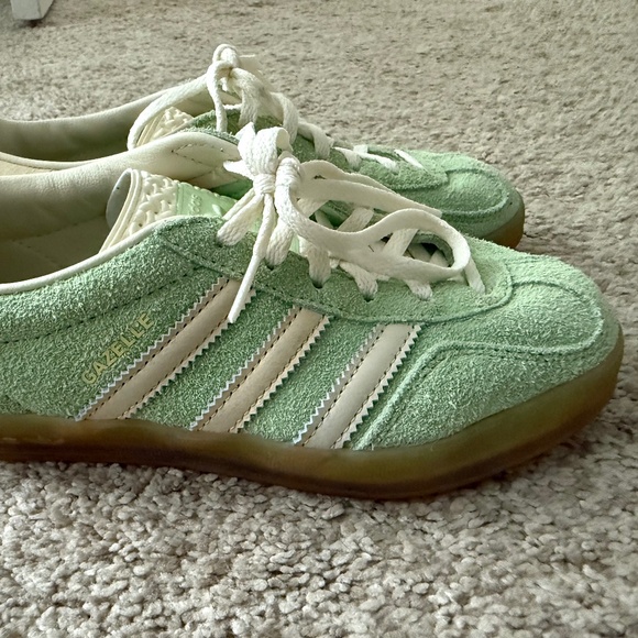 Adidas Gazelle size 5.5 - Picture 1 of 4